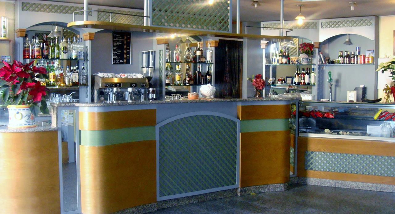 Quartu SantʼElena Hotel Centrale מראה חיצוני תמונה