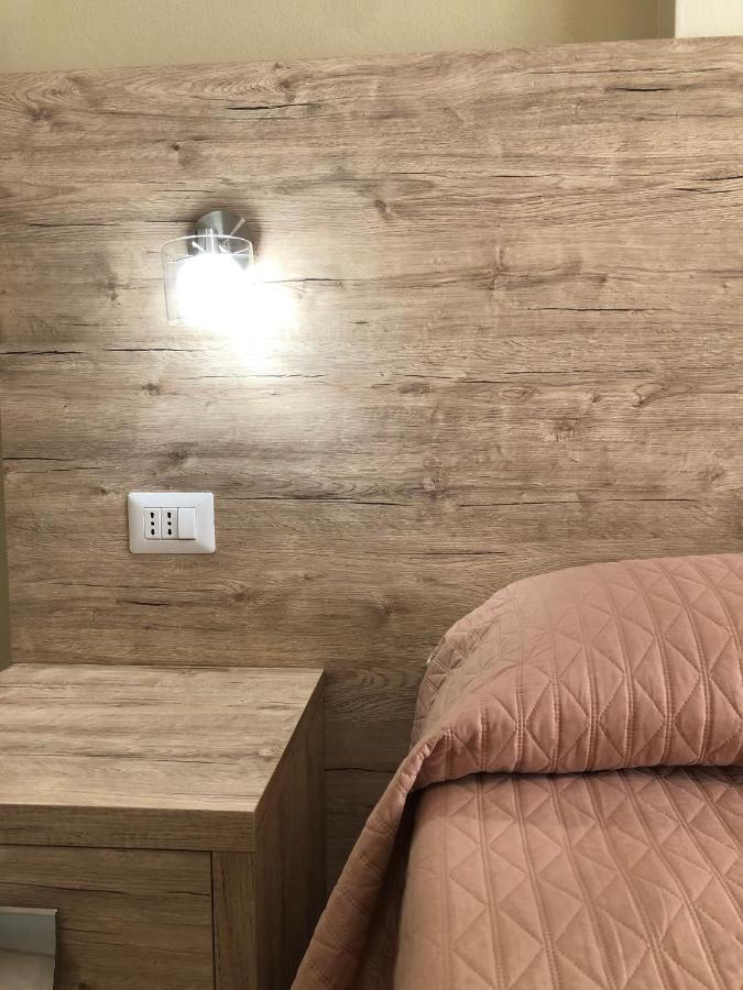 Quartu SantʼElena Hotel Centrale מראה חיצוני תמונה