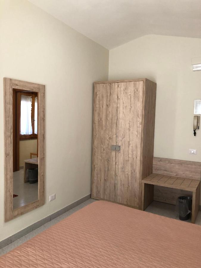 Quartu SantʼElena Hotel Centrale מראה חיצוני תמונה