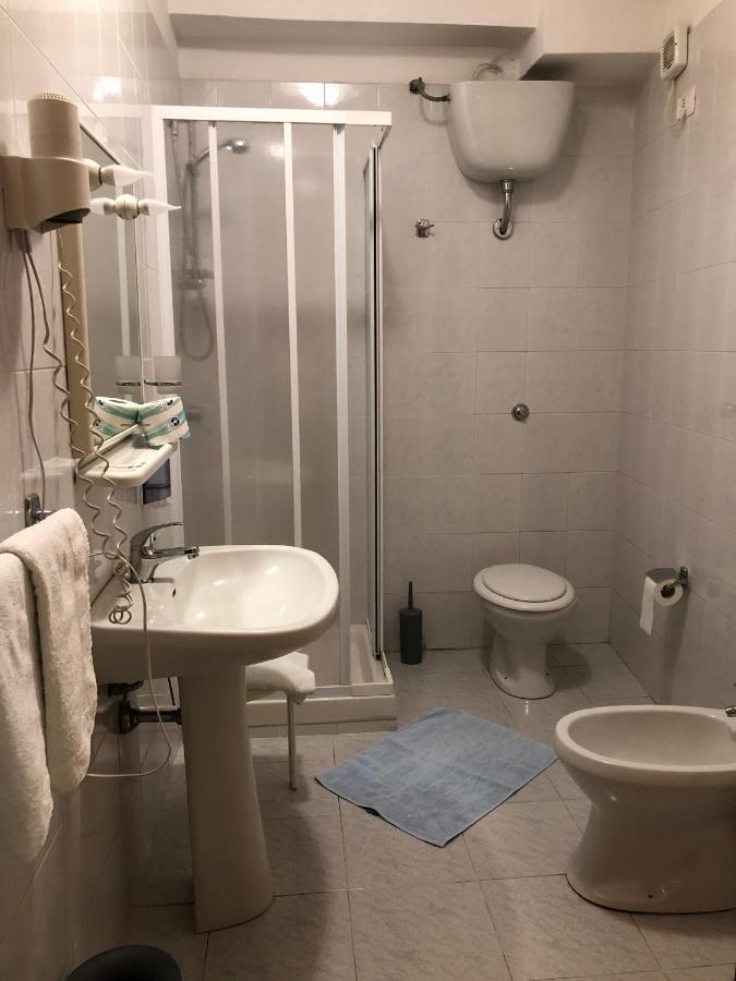 Quartu SantʼElena Hotel Centrale מראה חיצוני תמונה