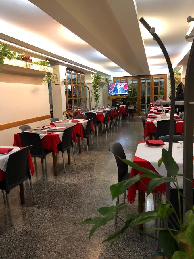 Quartu SantʼElena Hotel Centrale מראה חיצוני תמונה